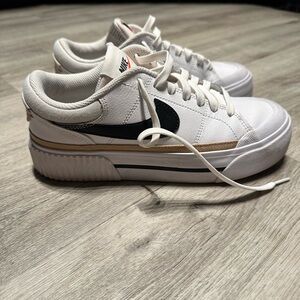 Nike Court Legacy Lift